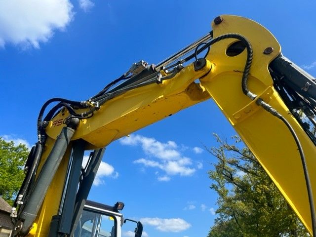 Used NEUSON 9503 wheel excavator with weight of 9500 kgs