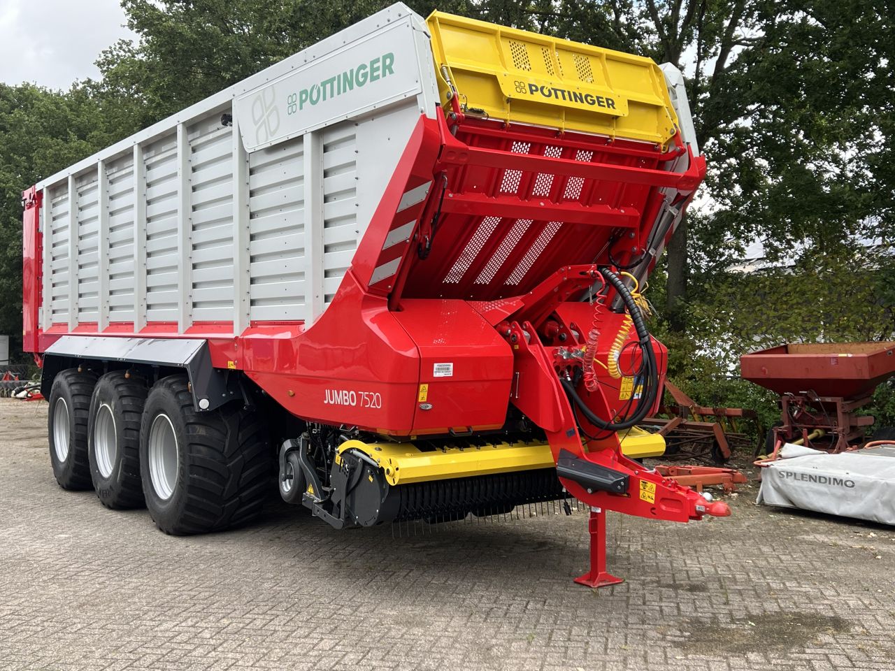 Pottinger Jumbo 7520 DB Combiline Tridem Opraapdoseerwagen