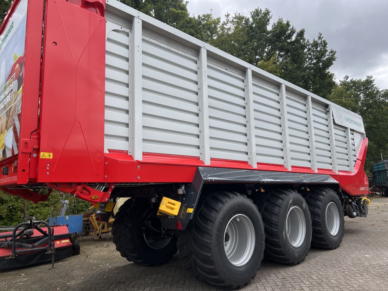 Pottinger Jumbo 7520 DB Combiline Tridem Opraapdoseerwagen