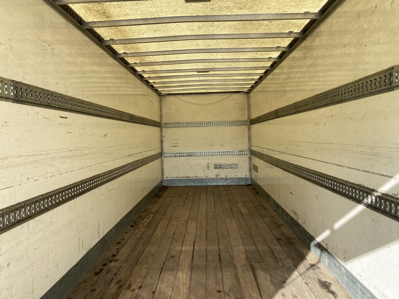 Be oplegger 5.5 ton veldhuizen met laadklep 1500 kg