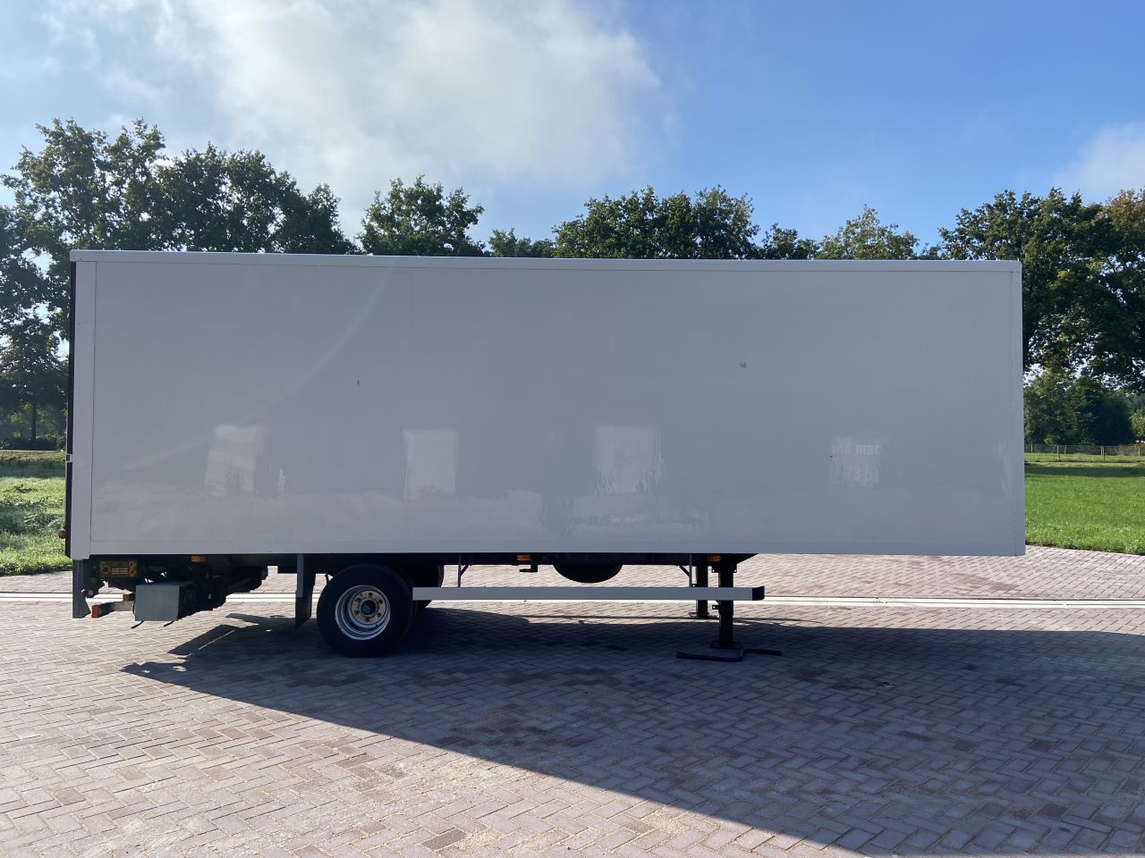 Be oplegger 5.5 ton veldhuizen met laadklep 1500 kg