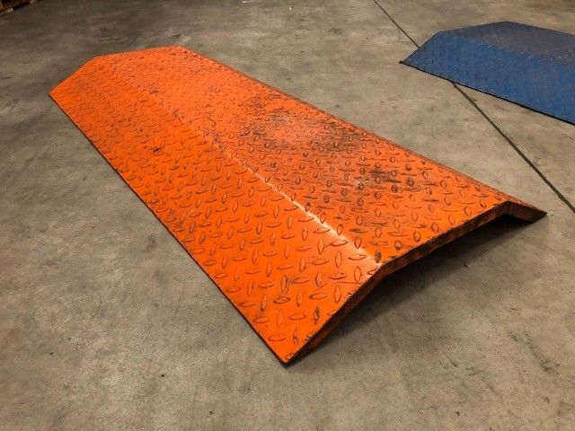 Loading/cable/hose ramp