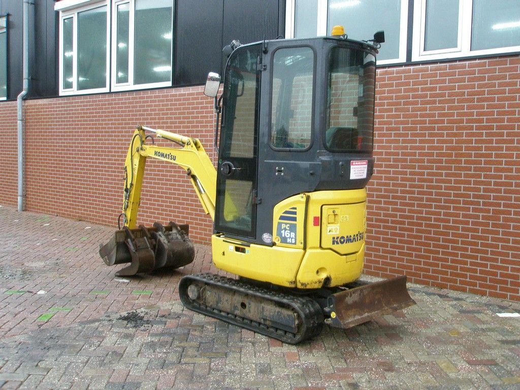 Komatsu PC16R-3HS