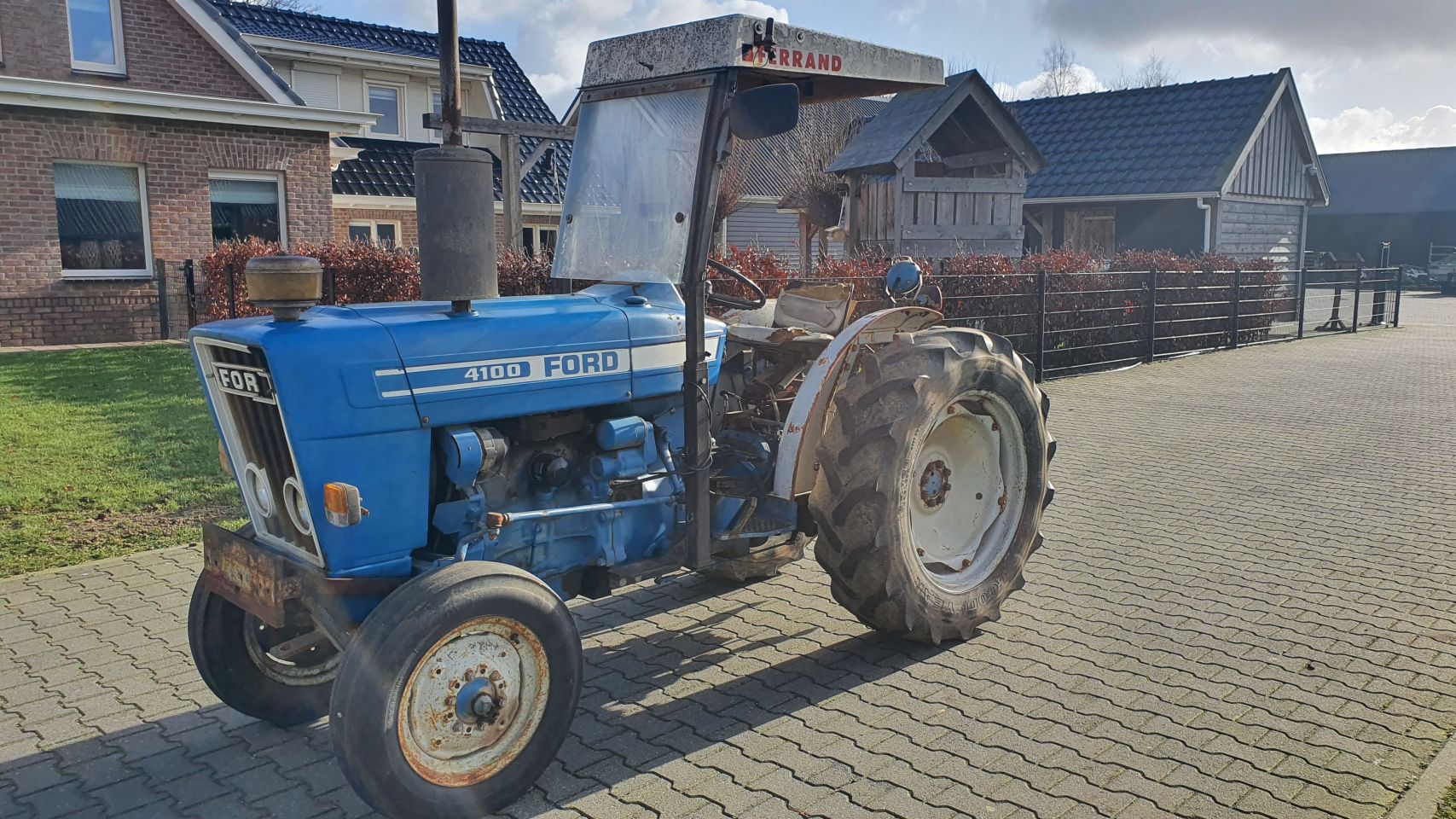 Ford 4100 ad Lubbers Machines