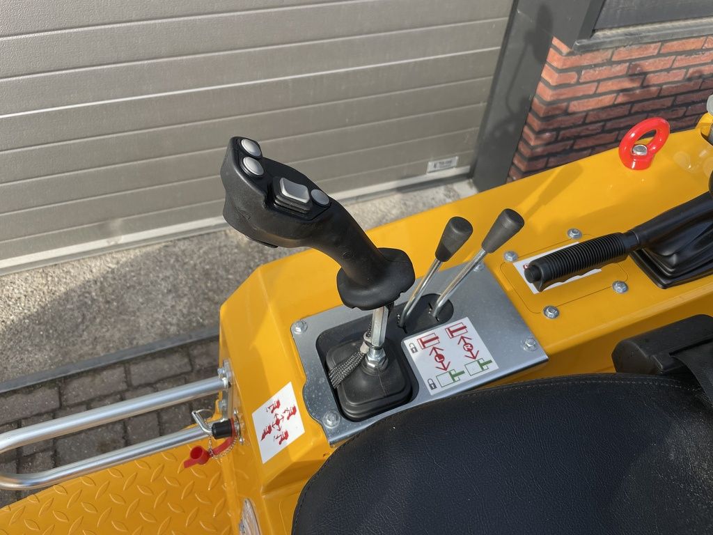 TE HUUR Knikmops KM250 minishovel / kniklader