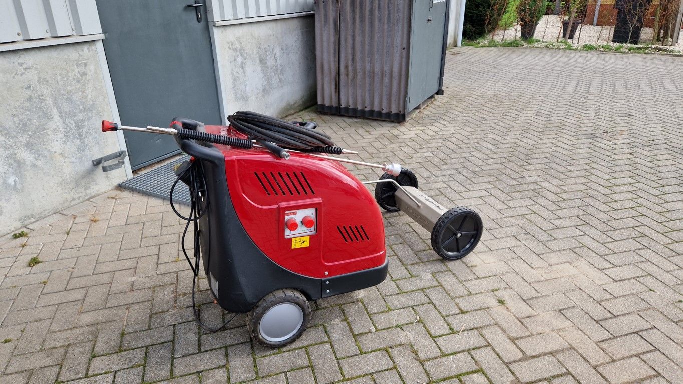 Meclean B-serie HD reiniger met Weedit onkruidfunctie