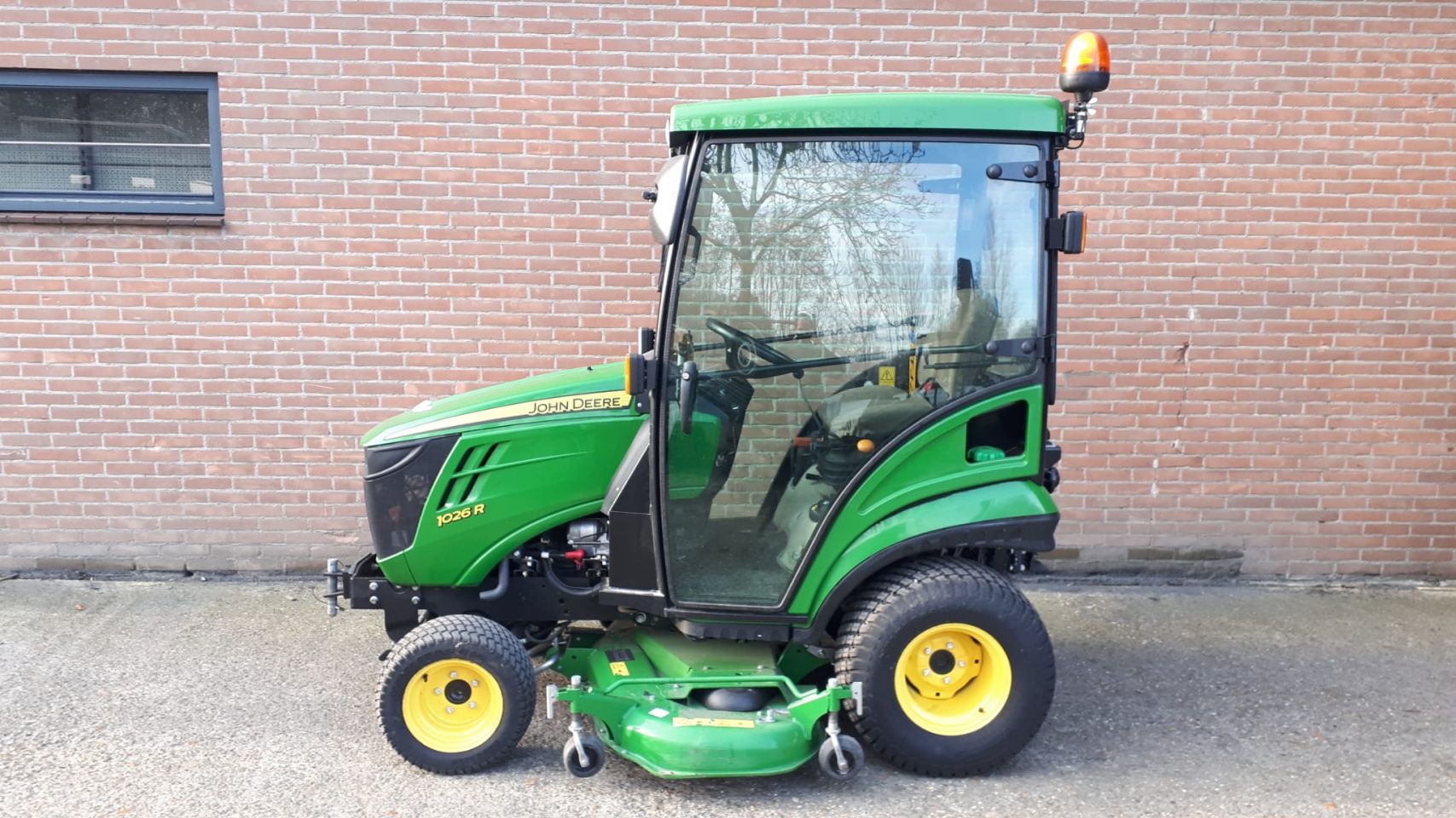 Zeer nette John Deere 1026R met maaidek