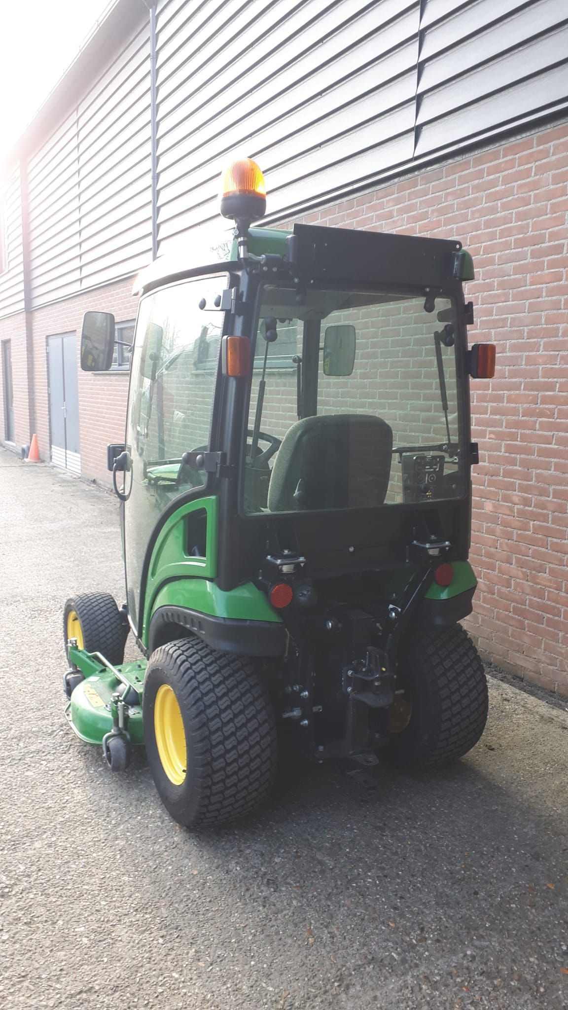 Zeer nette John Deere 1026R met maaidek