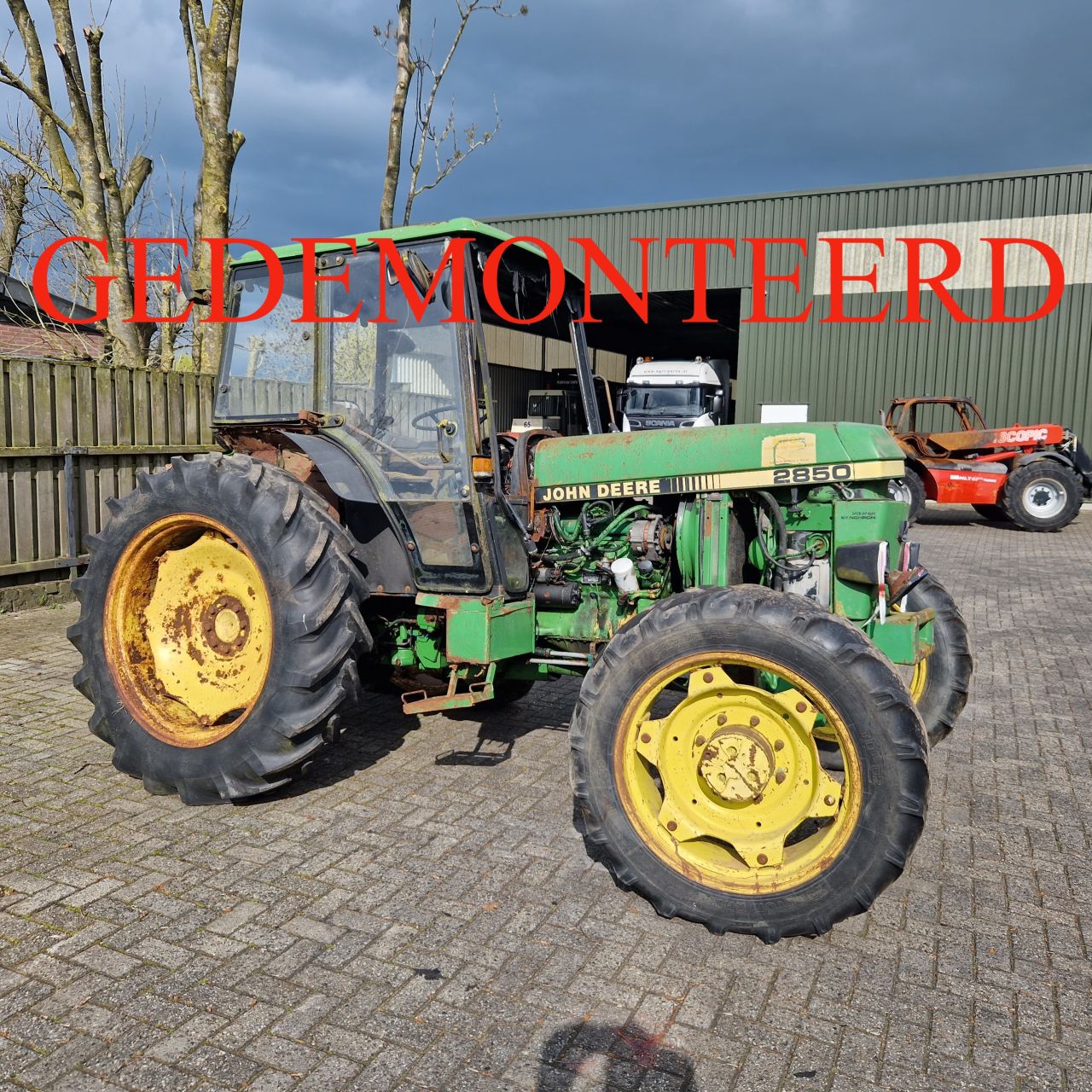 John Deere 2850