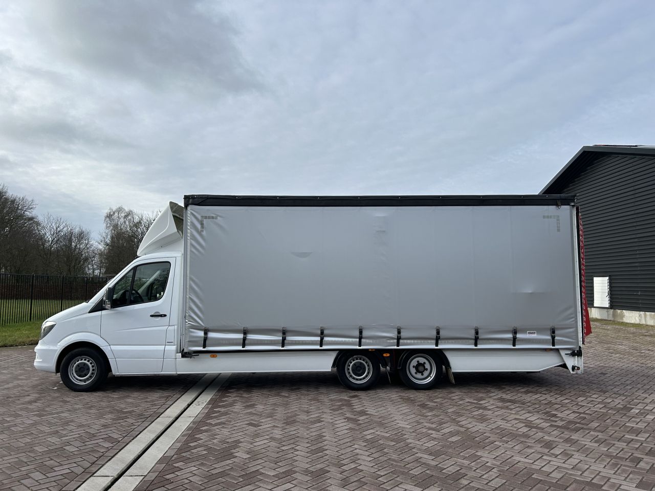 SPRINTER 319 schuifzeilen en schuifdak Clixtar met laadklep N1