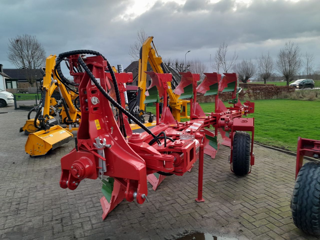 Steeno wentelploegen 3- 6 schaar nieuw en gebruikt