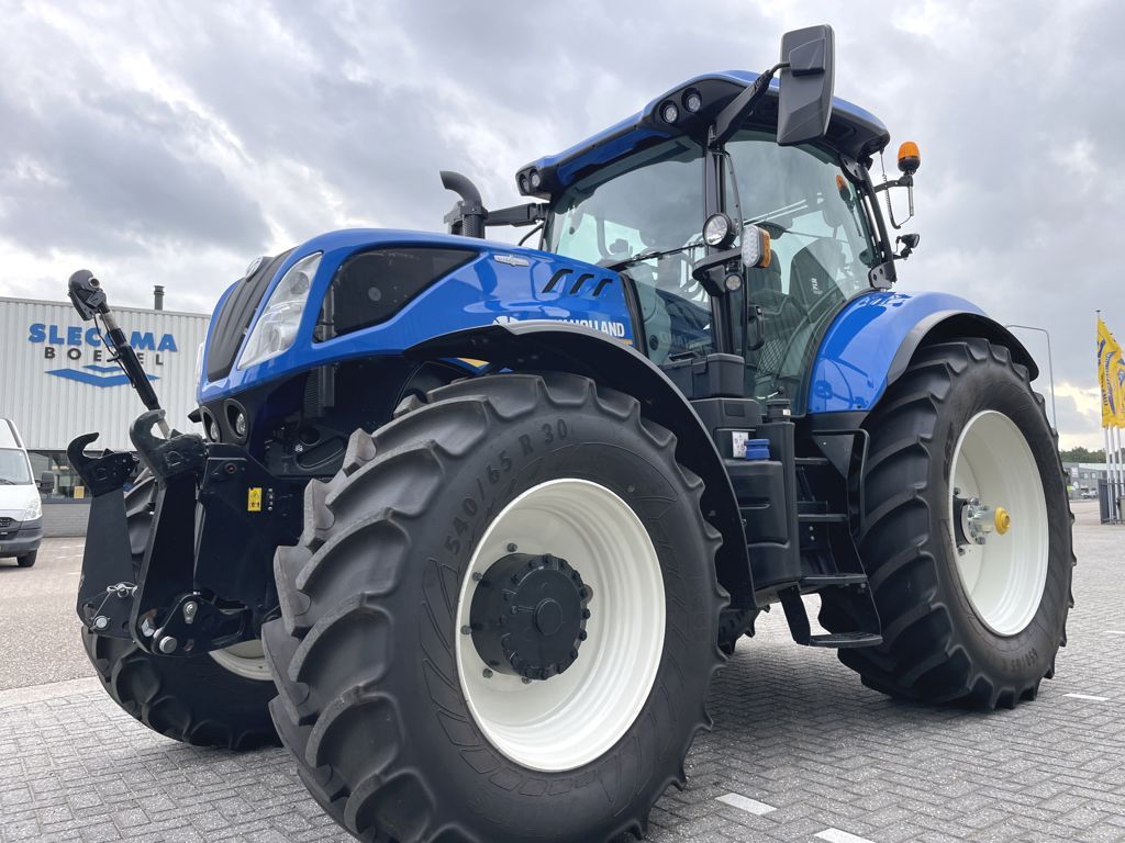 New Holland T7.245 AC stage V Fronthef