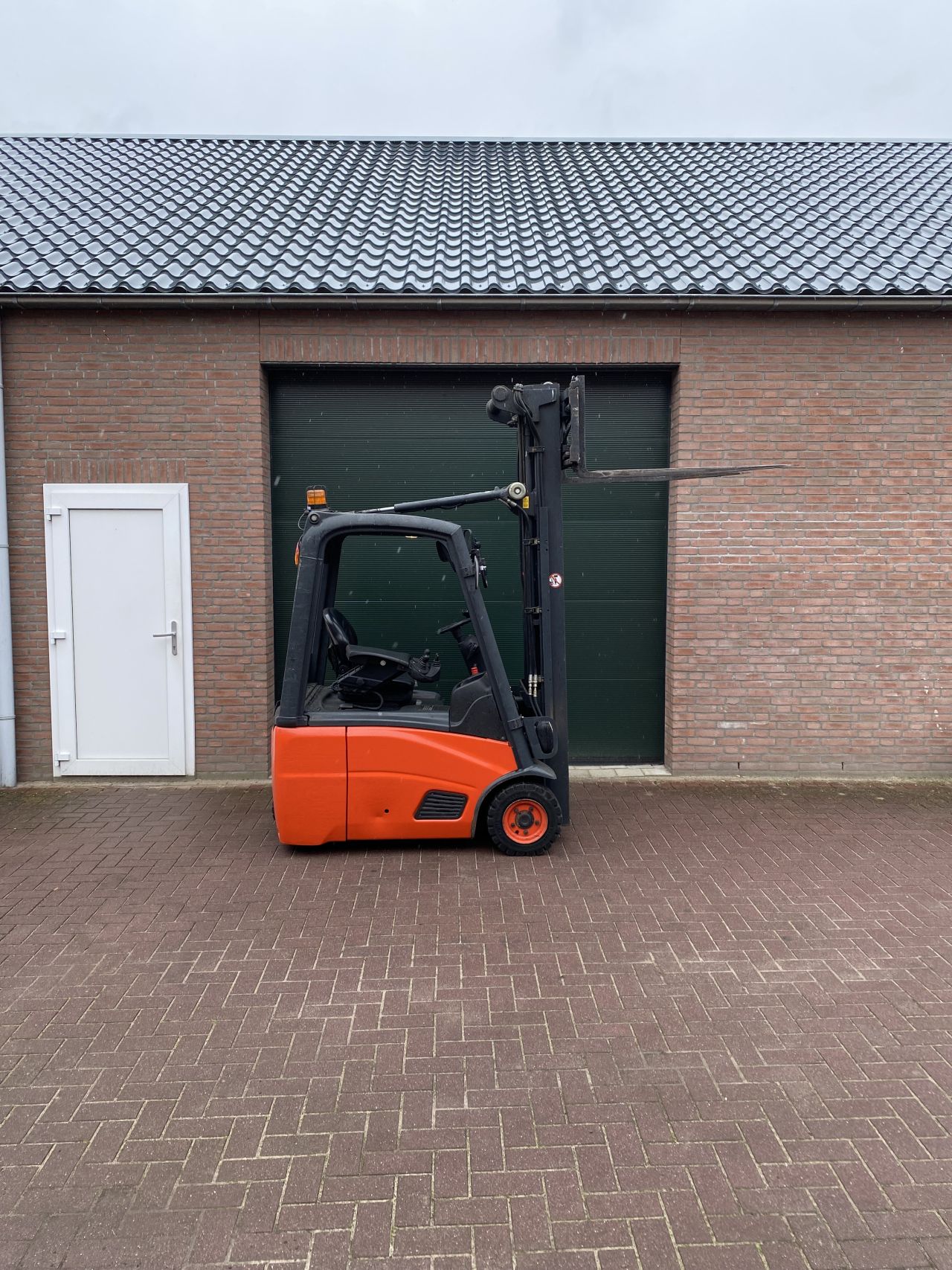 Ruim aabod Linde heftrucks direct leverbaar ook te huur