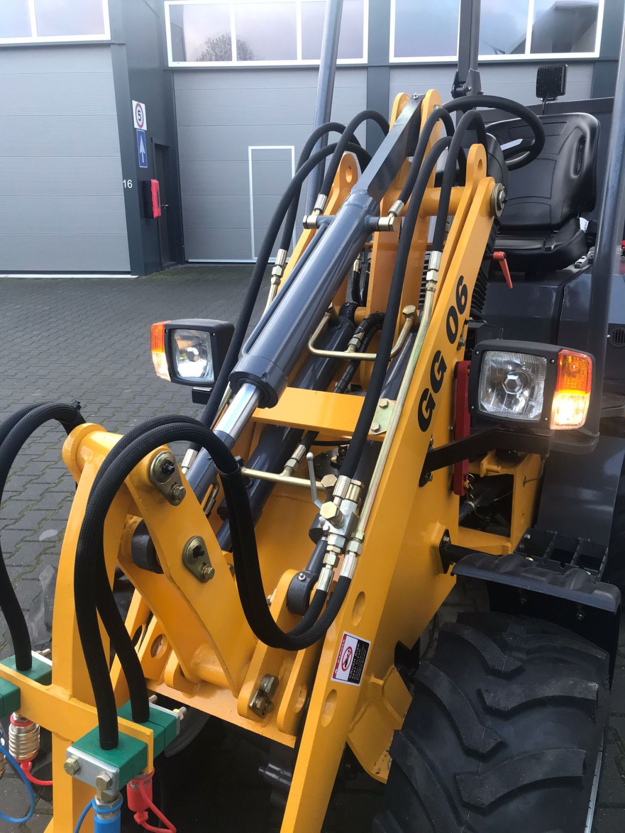 GÜNTER GROSSMANN GG06 COMPACTE LOADER Perkins motor 25 pk