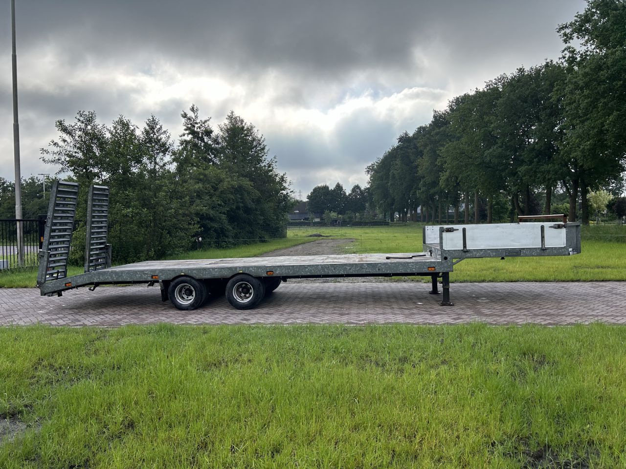 BE OPLEGGER 9.8 TON VELDHUIZEN SEMI DIEPLADER 2.40 BREED