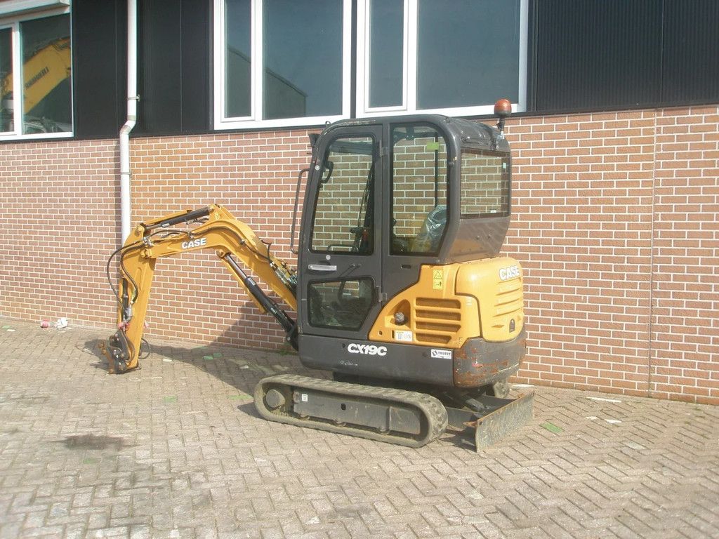 Case CX19C