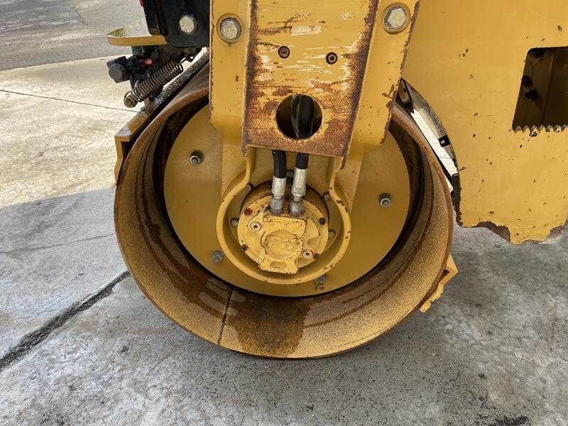 CAT CB 24