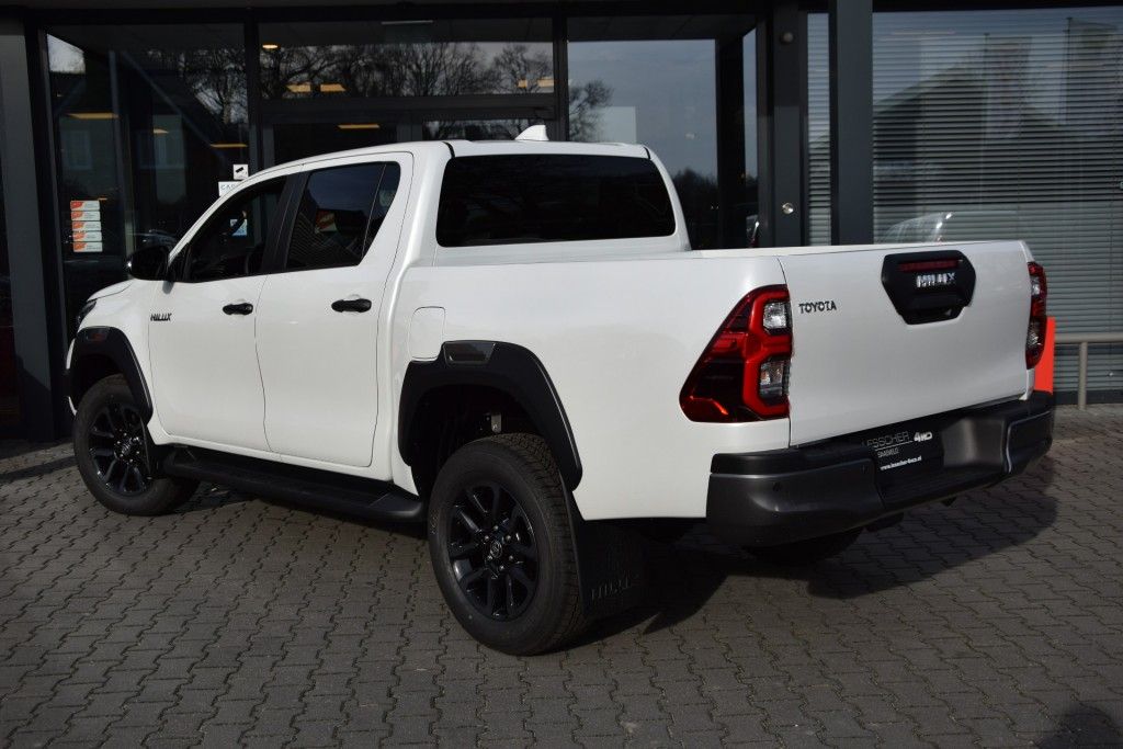 Toyota Hilux 2.8 D-4D DUBBEL CABINE INVINCIBLE A/T 2 SITZ VAN BPM VRIJ