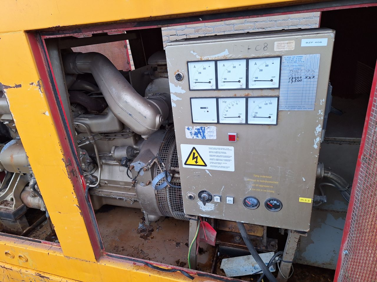 Mobiele heimachine en 200kva aggregaat