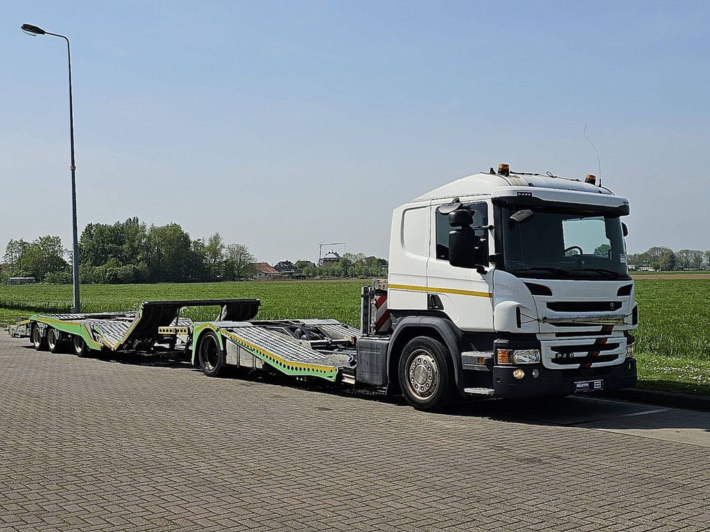 SCANIA P410 truck transporter