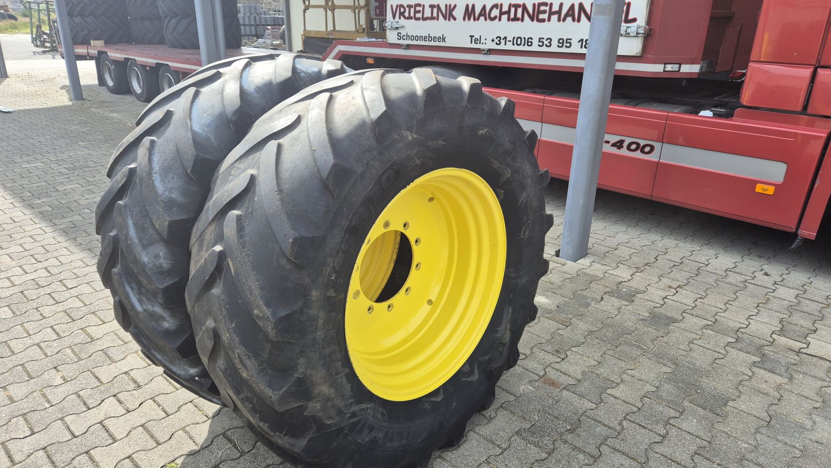 Gebruikte set wielen Michelin 540/65R30 op JD velg