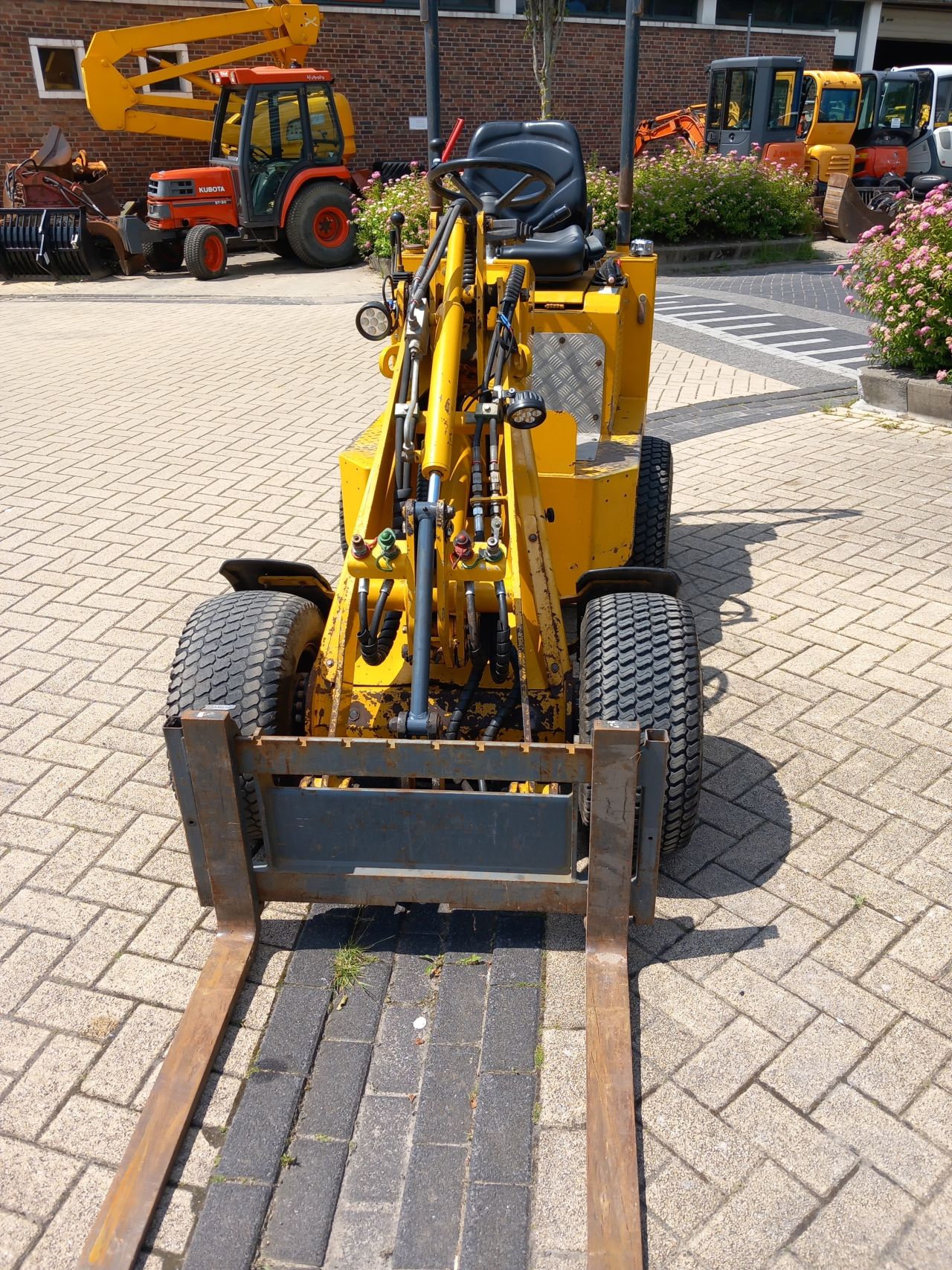 Knikmops 100 Minishovel