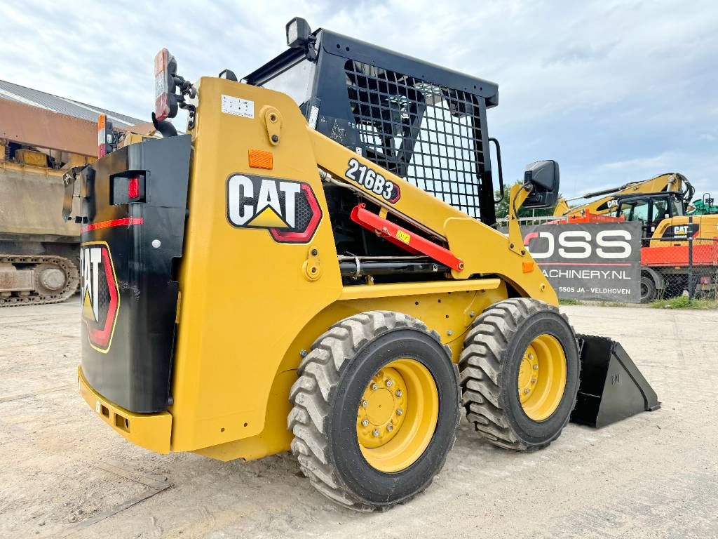 CAT 216B3 - New / Unused / Extra Hydraulic