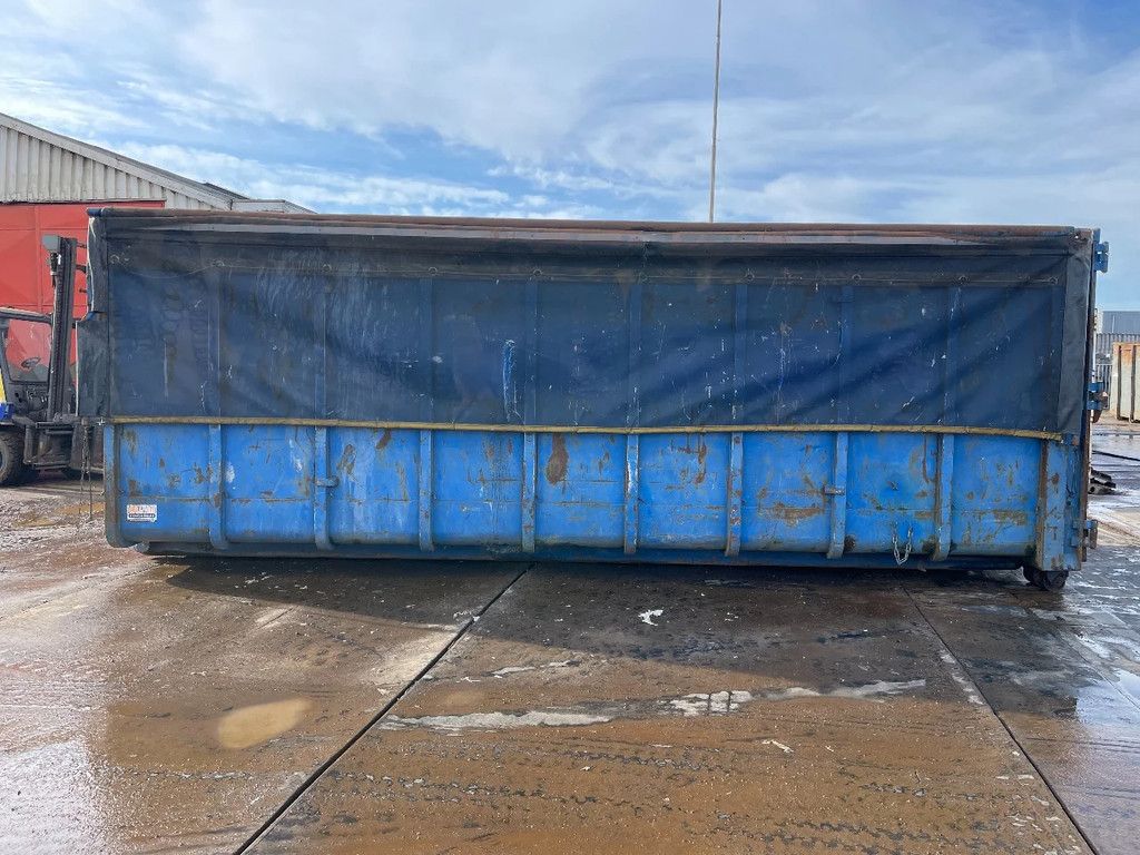 All in 40m3 afzetcontainer voorzien van klapnetten