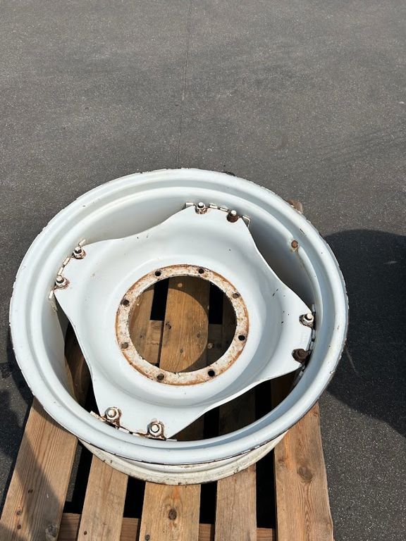 New Holland velg 12 x 28 2023