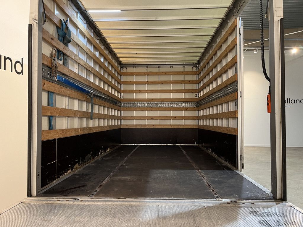 Peugeot Boxer 335 2.2 BlueHDi 165 L4 Bakwagen / Dhollandia Laadklep / Euro 6 / Airco / Cruise Control / 3-Zits / BPM VRIJ !!