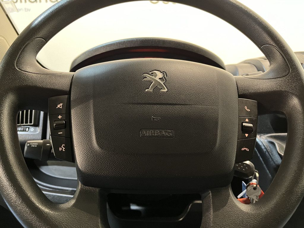 Peugeot Boxer 335 2.2 BlueHDi 165 L4 Bakwagen / Dhollandia Laadklep / Euro 6 / Airco / Cruise Control / 3-Zits / BPM VRIJ !!