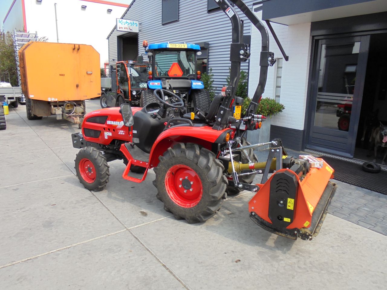 Shibaura SB 22 M (demo) met klepelbak