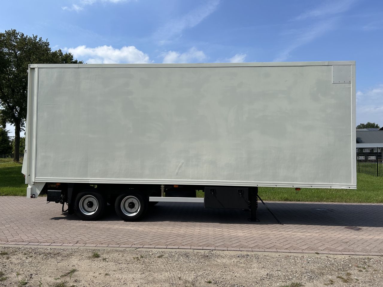 Be oplegger 8500 kg doornwaard schuifzeilen laadklep 1500