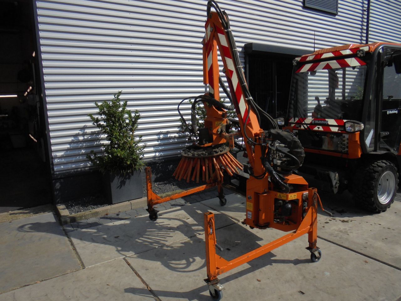 Fiedler 400 arm met onkruidborstel