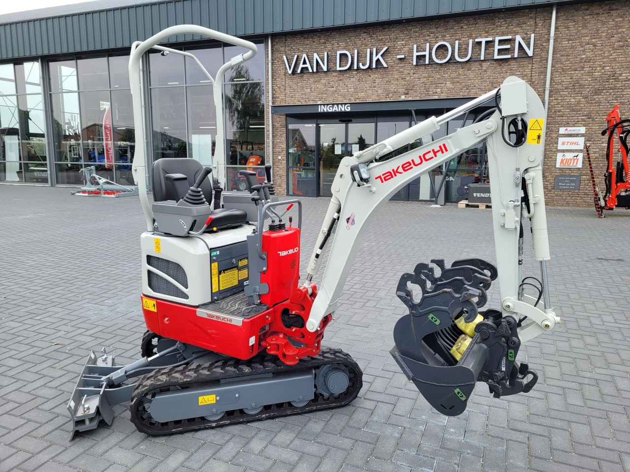 Takeuchi tb-210