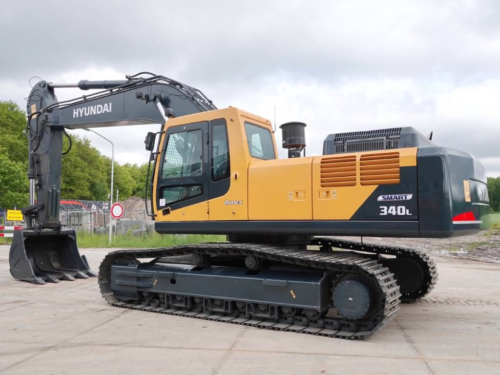 Hyundai R340L - New / Unused / Hammer Lines