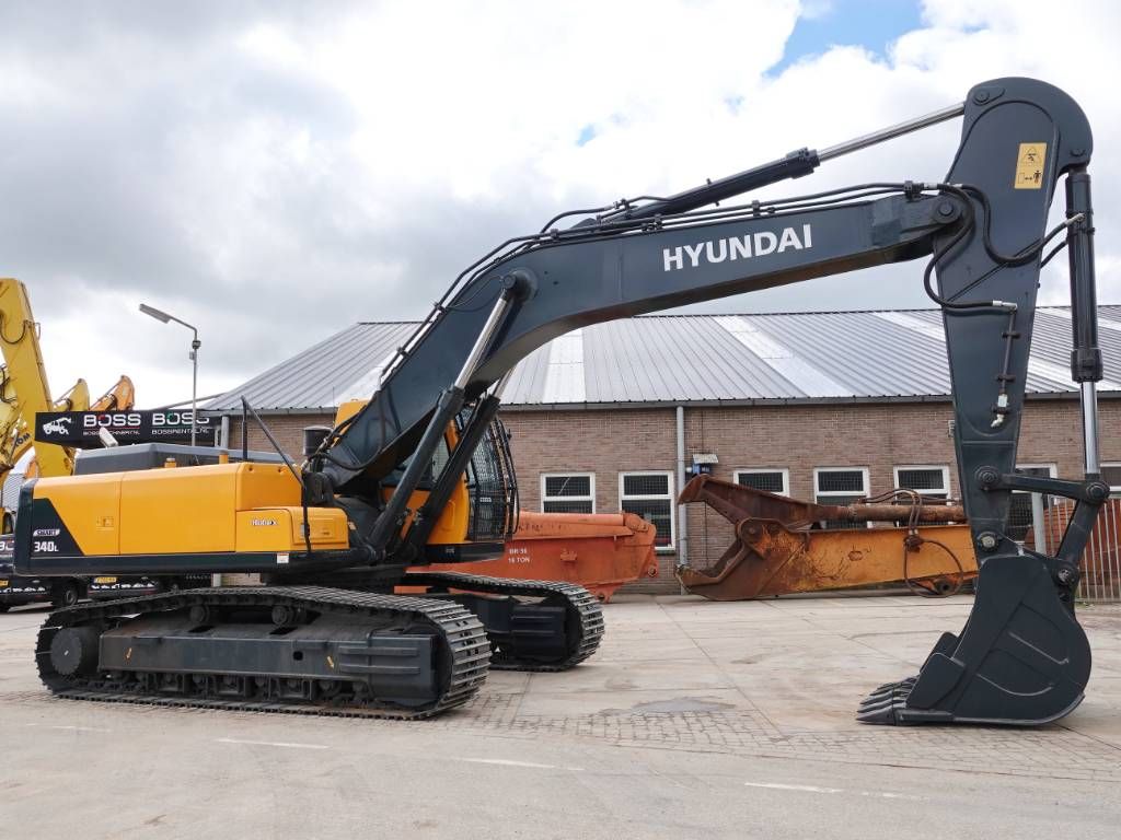 Hyundai R340L - New / Unused / Hammer Lines