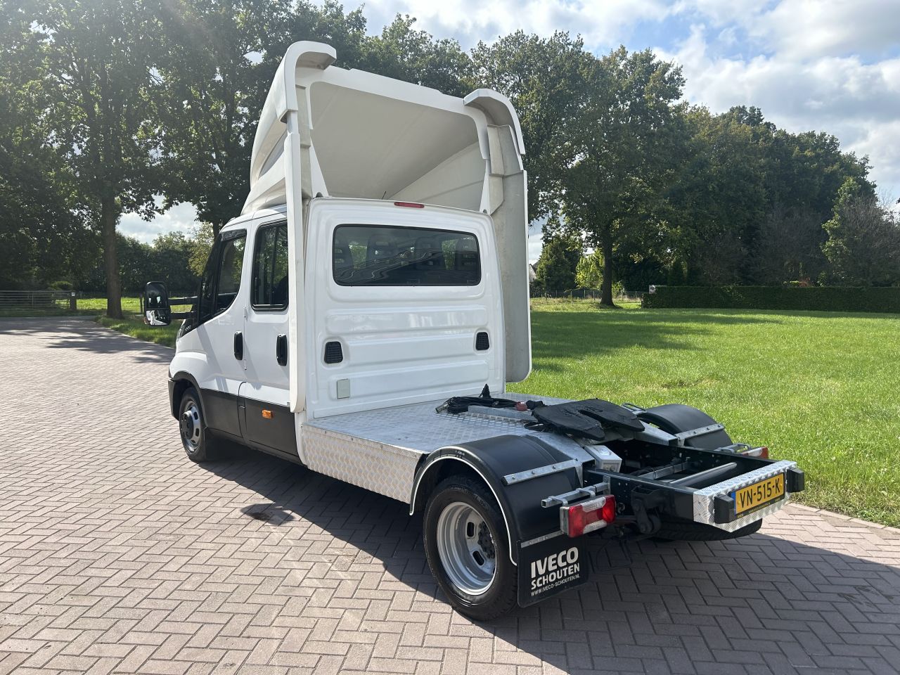 Be trekker 8.8 ton Iveco Daily 40C21 met dubbele cabine
