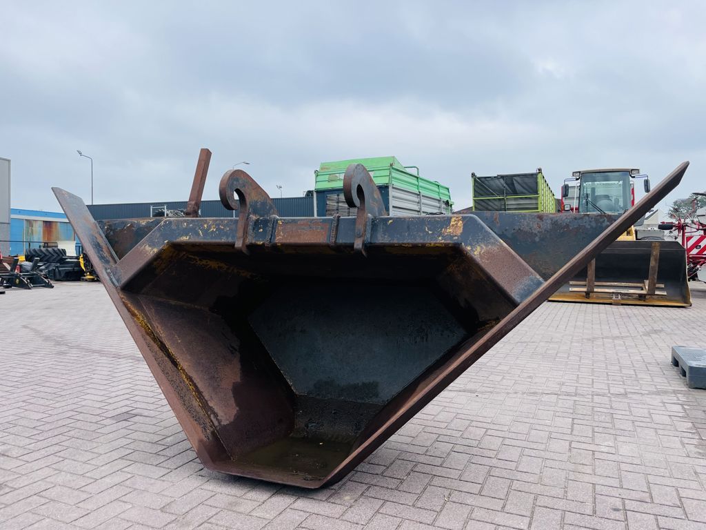 Liebherr Profiel / talud V Bak CW30