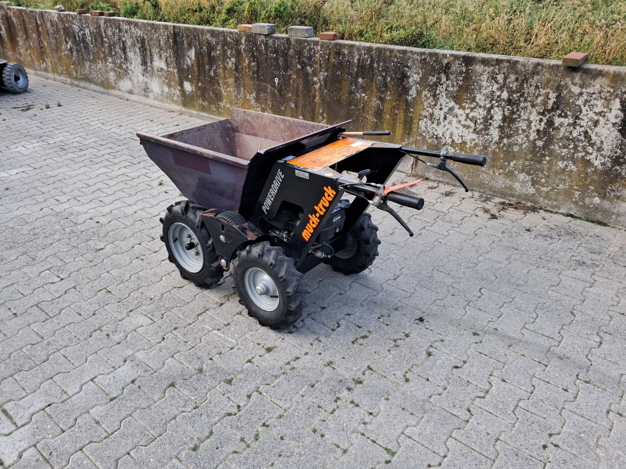 Motorkruiwagen Muck Truck