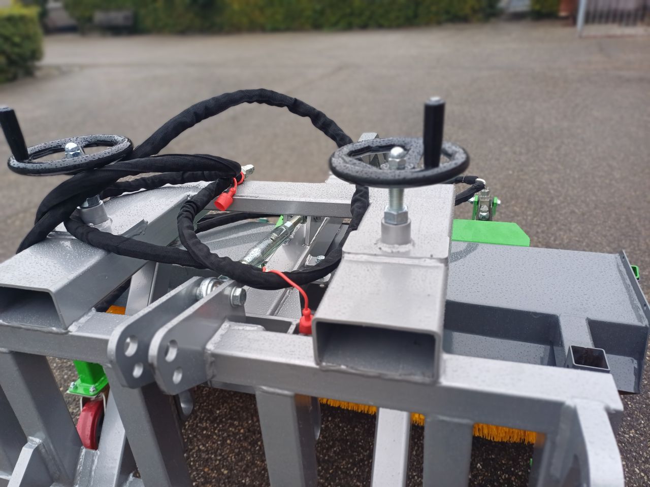 Rolbezem Hydraulische kiepen van de bak