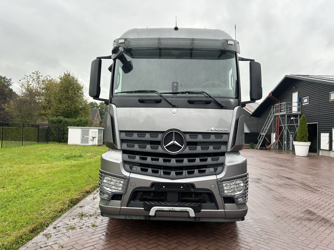 Mercedes-Benz Arocs 1845 GT oplegger met Hiab kraan
