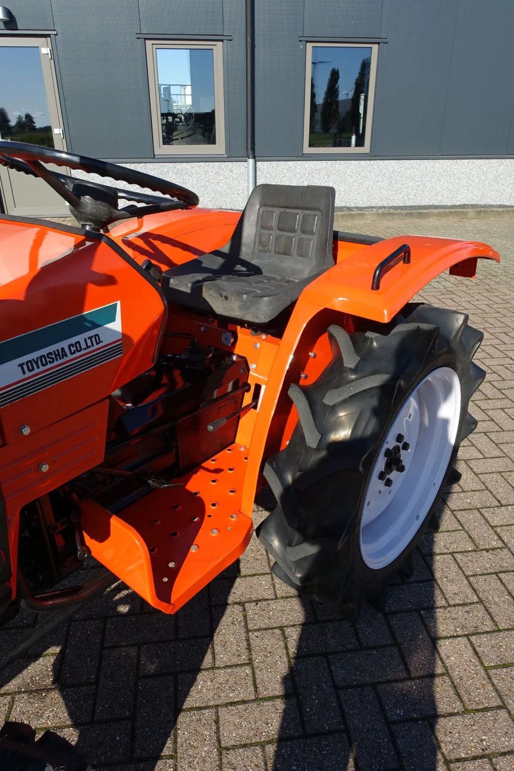 Hinomoto E1804 4wd / 1826 Draaiuren / Miditrekker