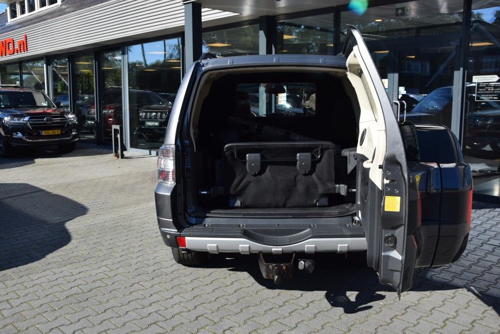 Mitsubishi Pajero 3.2 DID 5DRS SPECIAL A/T VAN