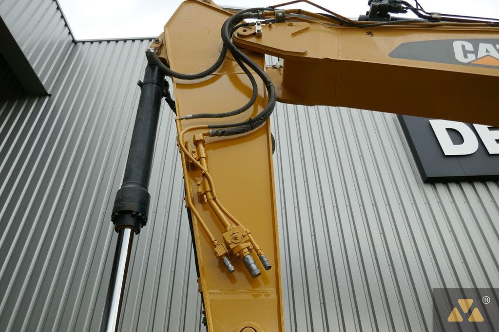 Caterpillar 330FL