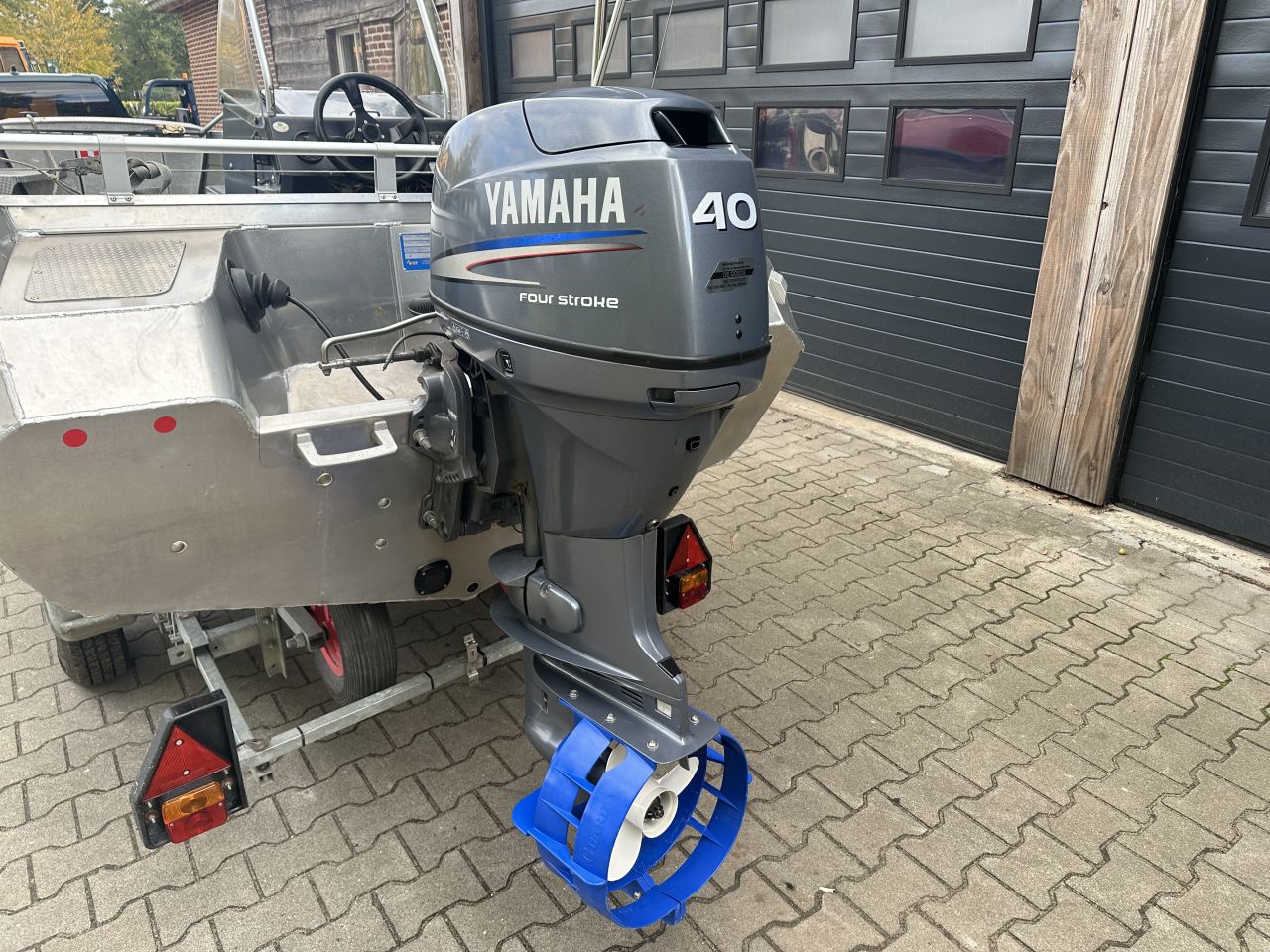 Buster M speedboot 40pk + boottrailer. slechts 143hr!