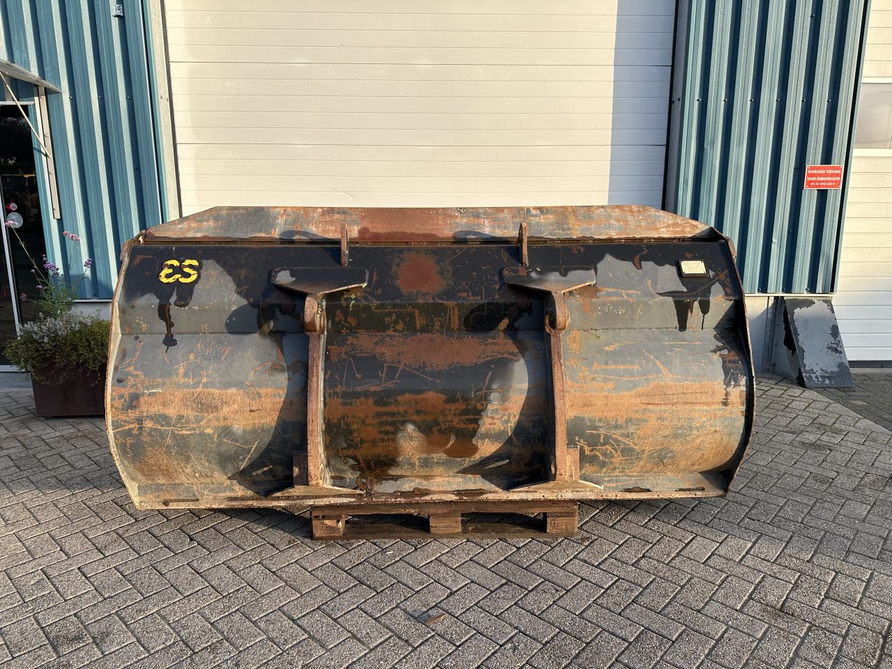 Dichte bak VOLVO 270 cm