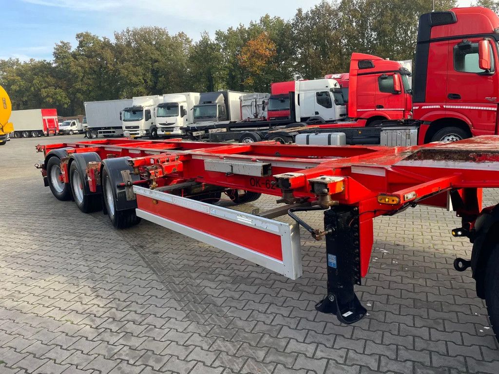 Renders ROC 16.27CC X-Steering 2x 20 40 45 FT HC Stuuras Liftas Banden 70%