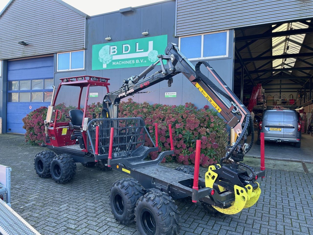 ALSTOR 822 uitrijwagen met bosbouwkraan geproduceerd in Zweden