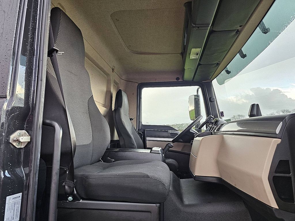 M.A.N. 12.250 TGL bl manual taillift